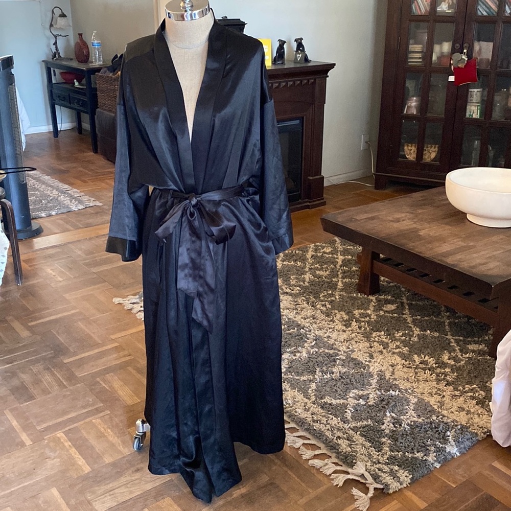 DENTELLE Silk Blend Robe